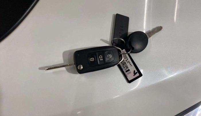 2018 Tata Tiago XZ PETROL, Petrol, Manual, 11,434 km, Key Close Up