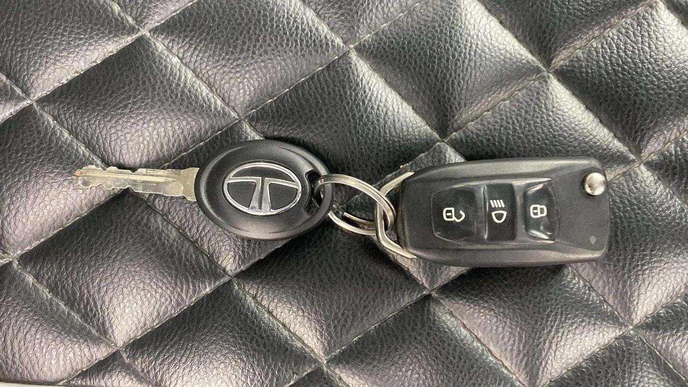 2017 Tata Tiago XTA PETROL, Petrol, Automatic, 14,603 km, Key Close Up