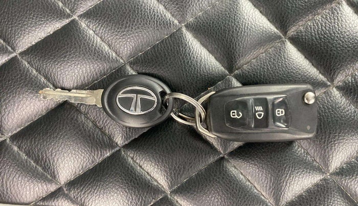 2017 Tata Tiago XTA PETROL, Petrol, Automatic, 14,603 km, Key Close Up