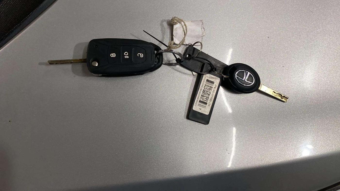 2020 Tata Tiago XZA PLUS PETROL, Petrol, Automatic, 7,395 km, Key Close Up