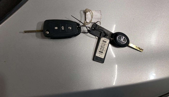 2020 Tata Tiago XZA PLUS PETROL, Petrol, Automatic, 7,395 km, Key Close Up