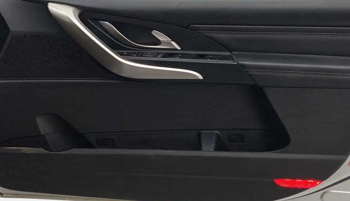 2018 Mahindra XUV500 W11 AT, Diesel, Automatic, 99,001 km, Driver Side Door Panels Control