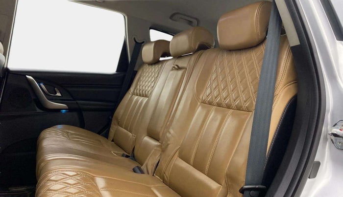2018 Mahindra XUV500 W11 AT, Diesel, Automatic, 99,001 km, Right Side Rear Door Cabin