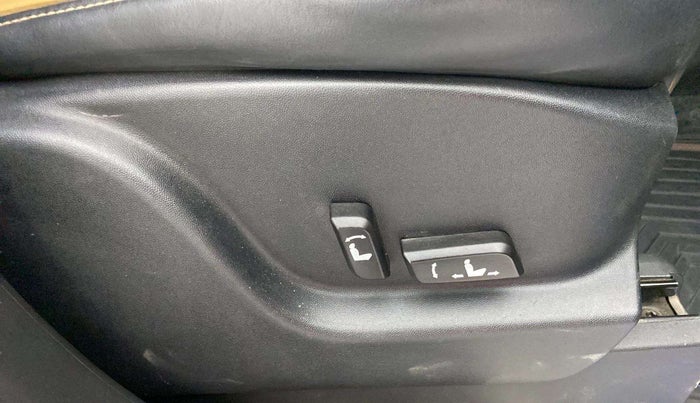 2018 Mahindra XUV500 W11 AT, Diesel, Automatic, 99,001 km, Driver Side Adjustment Panel