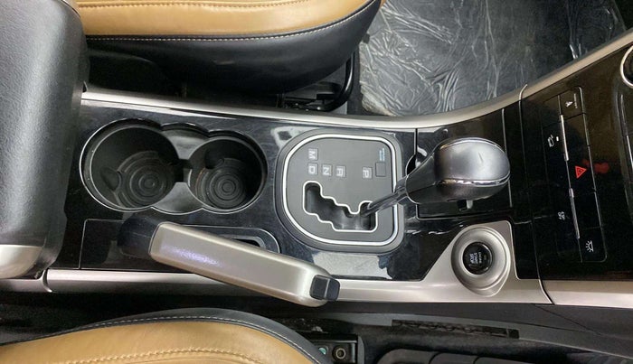 2018 Mahindra XUV500 W11 AT, Diesel, Automatic, 99,001 km, Gear Lever
