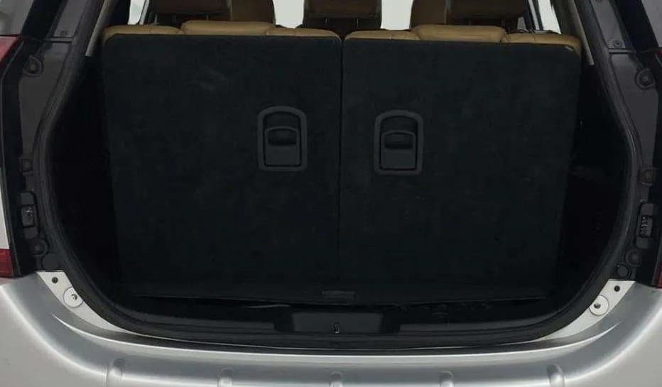 2018 Mahindra XUV500 W11 AT, Diesel, Automatic, 99,001 km, Boot Inside