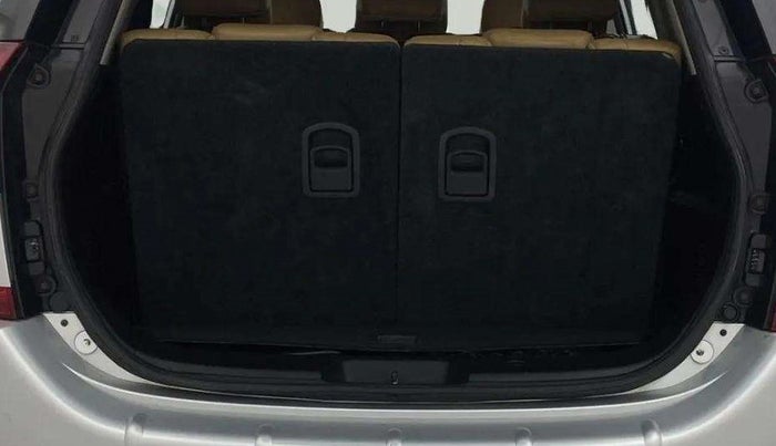 2018 Mahindra XUV500 W11 AT, Diesel, Automatic, 99,001 km, Boot Inside
