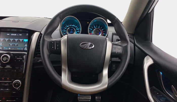 2018 Mahindra XUV500 W11 AT, Diesel, Automatic, 99,001 km, Steering Wheel Close Up