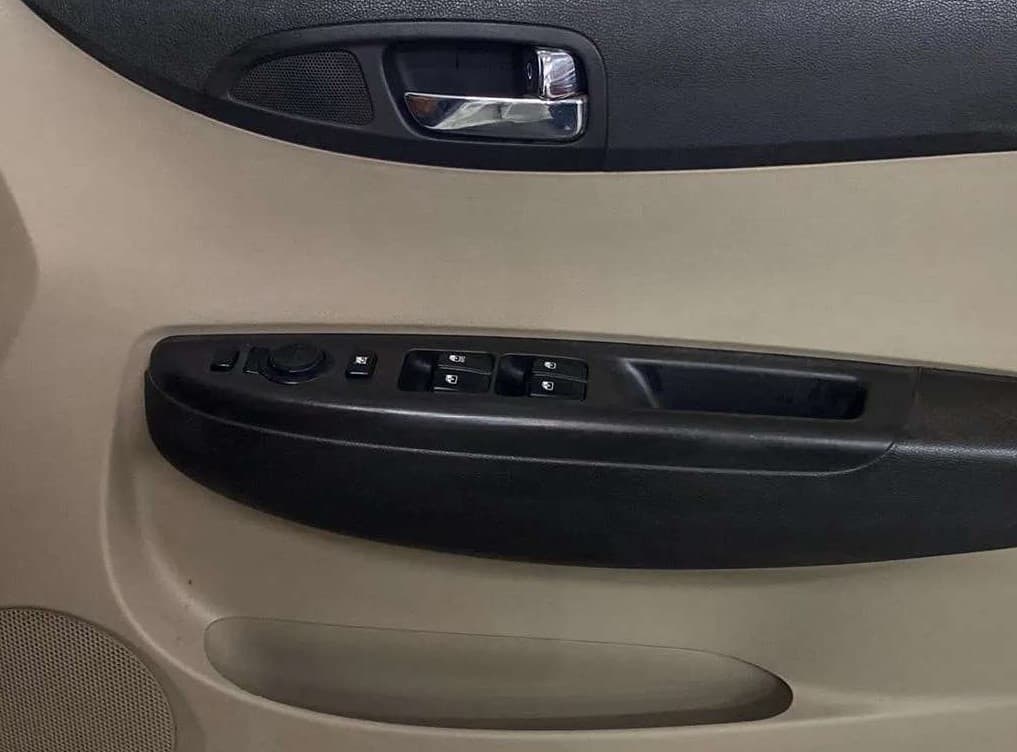 2013 Hyundai i20 ASTA 1.2, Petrol, Manual, 35,708 km, Driver Side Door Panels Control