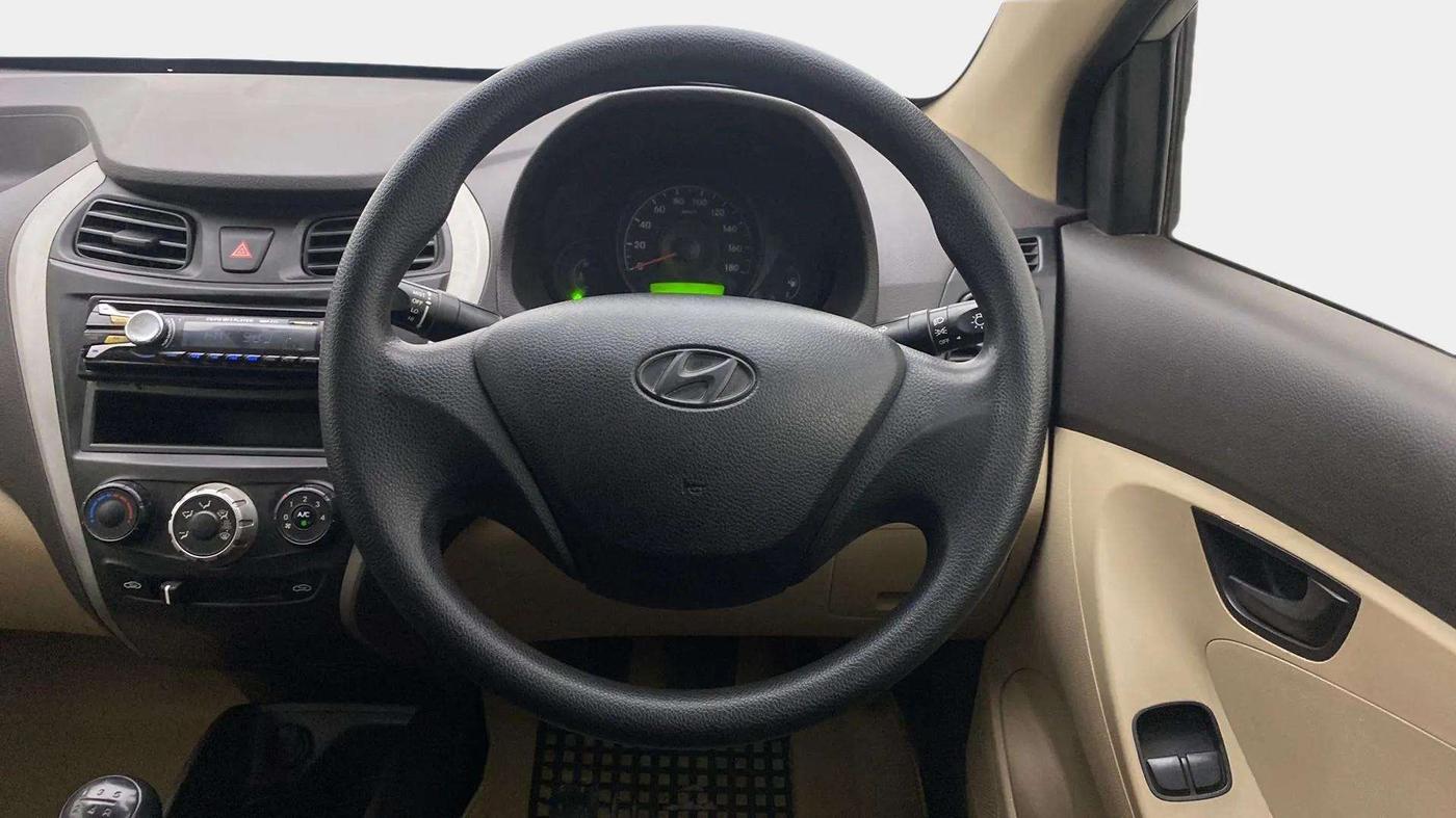 2013 Hyundai Eon ERA +, Petrol, Manual, 70,479 km, Steering Wheel Close Up