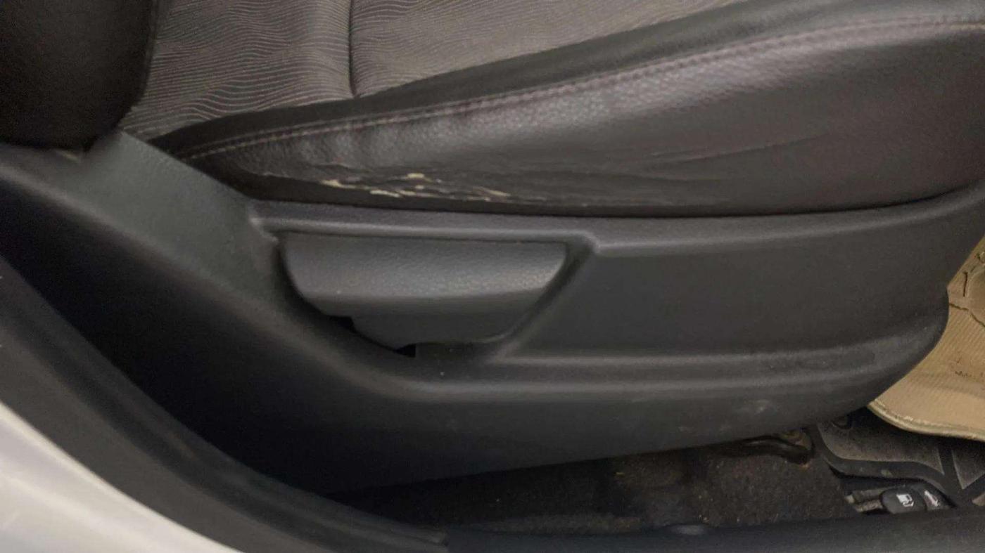 2013 Hyundai Eon ERA +, Petrol, Manual, 70,479 km, Driver Side Adjustment Panel