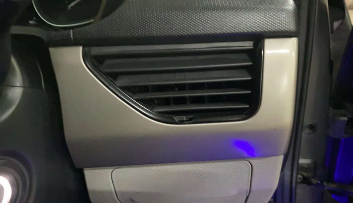 2019 Tata NEXON XM DIESEL, Diesel, Manual, 26,181 km, AC Unit - Front vent has minor damage