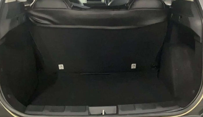 2019 Tata NEXON XM DIESEL, Diesel, Manual, 26,181 km, Dicky (Boot door) - Parcel tray missing