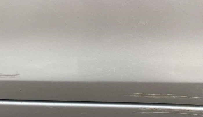 2013 Maruti Swift VXI, Petrol, Manual, 75,100 km, Front passenger door - Slightly dented