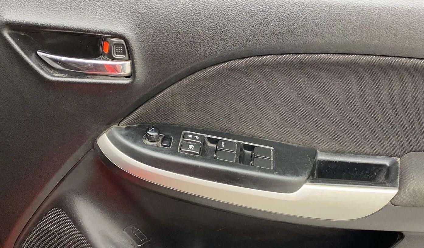 2017 Maruti Baleno DELTA PETROL 1.2, Petrol, Manual, 76,849 km, Driver Side Door Panels Control