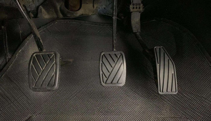 2019 Maruti Swift VXI, Petrol, Manual, 63,109 km, Pedals