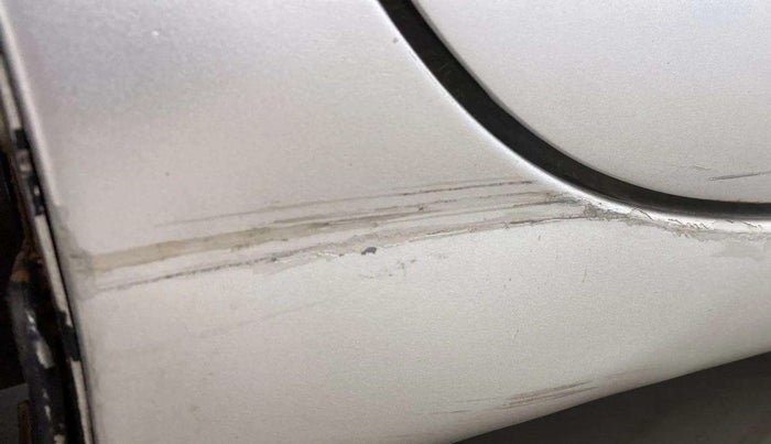 2019 Maruti Swift VXI, Petrol, Manual, 63,109 km, Right running board - Paint has minor damage