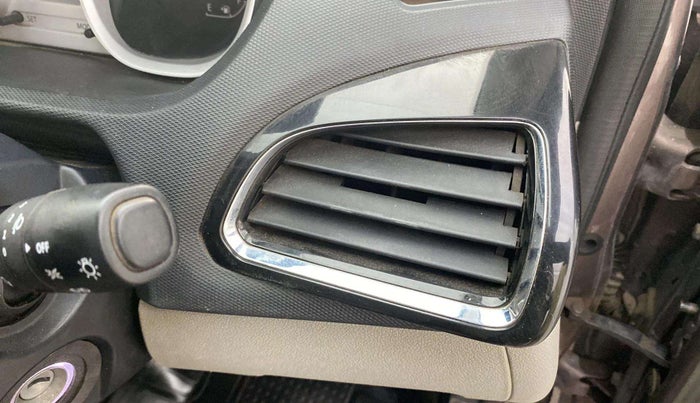 2016 Tata Tiago XZ PETROL, Petrol, Manual, 71,440 km, AC Unit - Front vent has minor damage