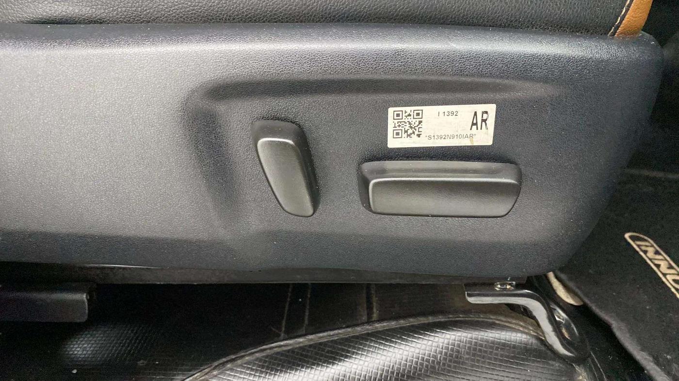 2022 Toyota Innova Crysta 2.7 ZX AT 7 STR, Petrol, Automatic, 28,277 km, Driver Side Adjustment Panel
