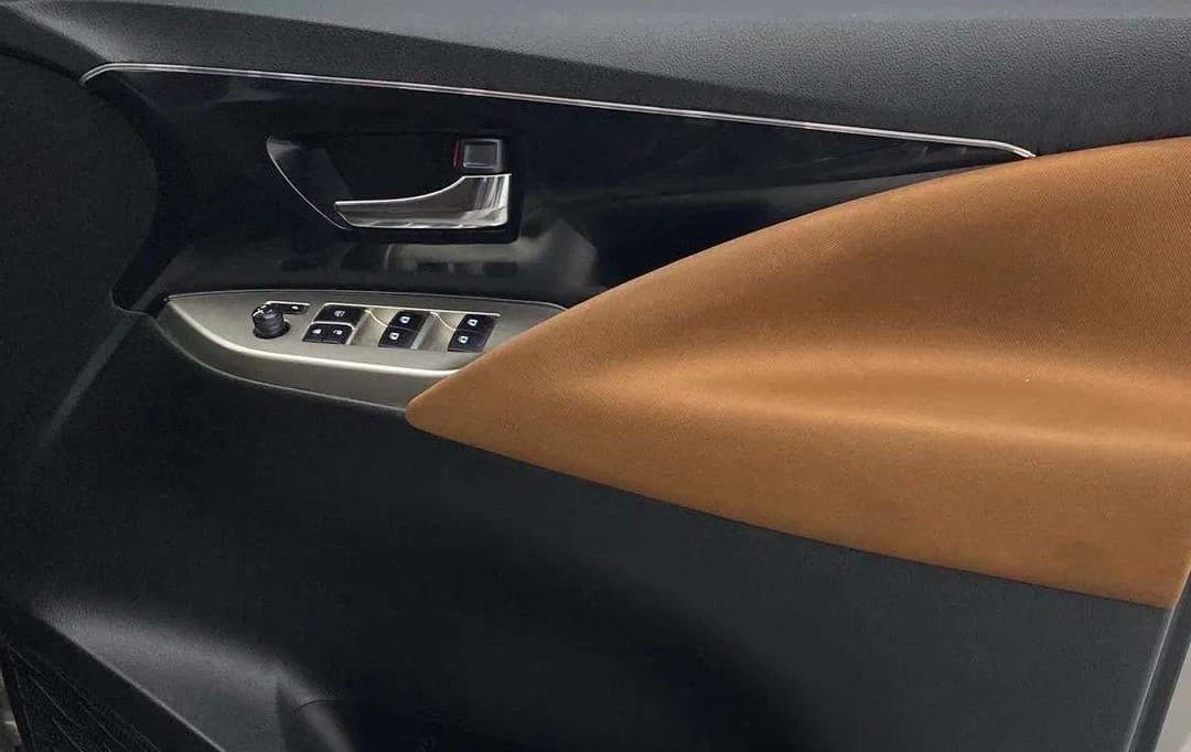 2022 Toyota Innova Crysta 2.7 ZX AT 7 STR, Petrol, Automatic, 28,277 km, Driver Side Door Panels Control