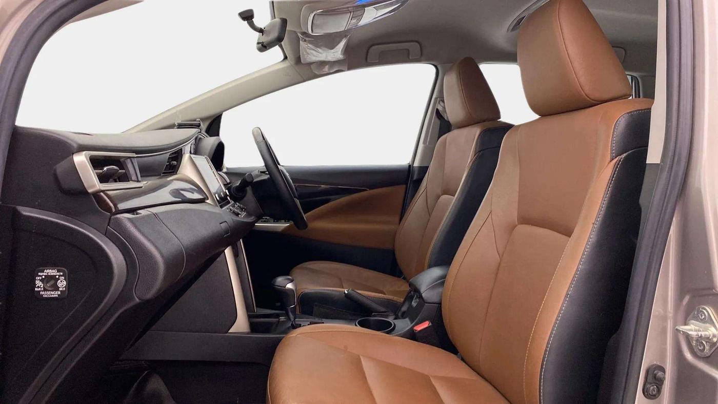 2022 Toyota Innova Crysta 2.7 ZX AT 7 STR, Petrol, Automatic, 28,277 km, Right Side Front Door Cabin