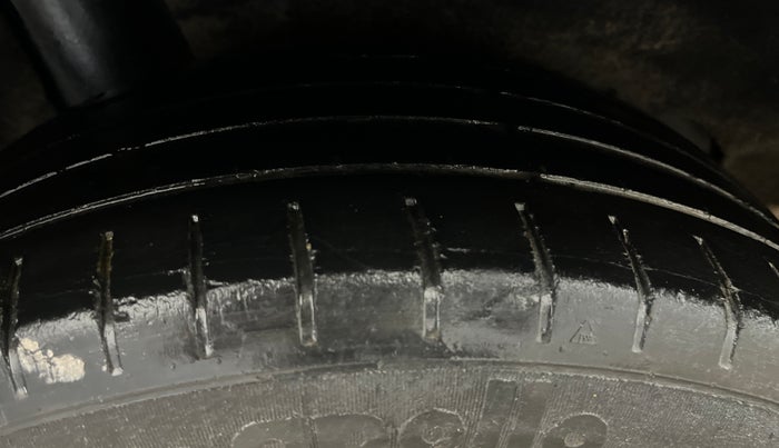 2016 Maruti Baleno ALPHA PETROL 1.2, Petrol, Manual, 85,218 km, Right Rear Tyre Tread