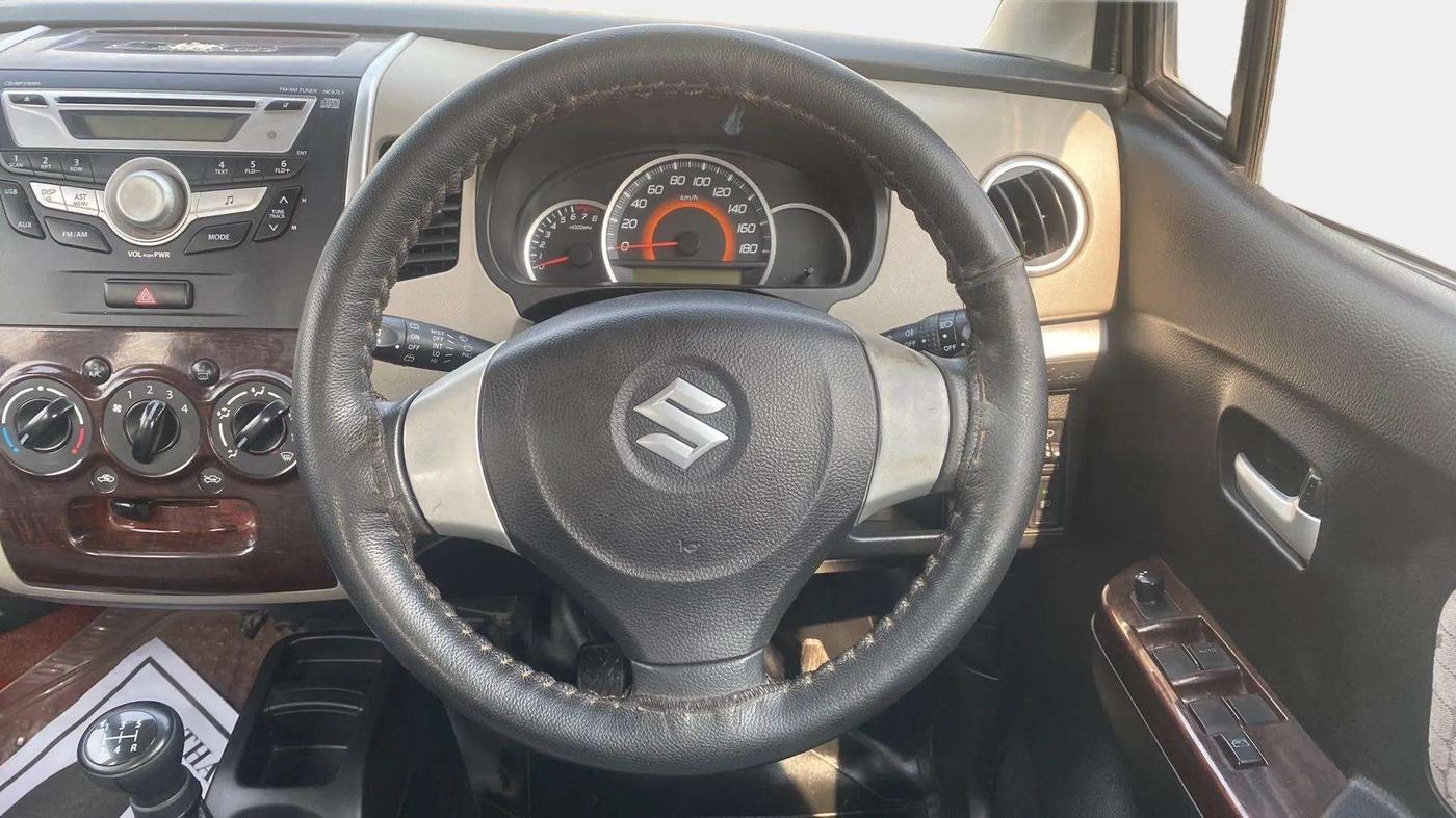 2016 Maruti Wagon R 1.0 VXI, Petrol, Manual, 58,118 km, Steering Wheel Close Up