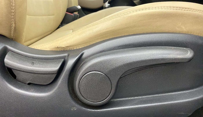 2016 Hyundai Elite i20 ASTA 1.2 (O), Petrol, Manual, 46,487 km, Driver Side Adjustment Panel