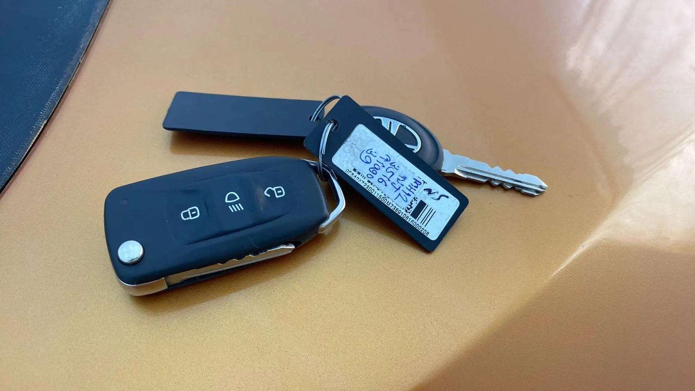 2016 Tata Tiago XZ PETROL, Petrol, Manual, 36,688 km, Key Close Up