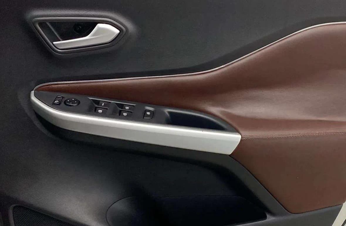 2021 Nissan MAGNITE XV EXECUTIVE, Petrol, Manual, 10,720 km, Driver Side Door Panels Control