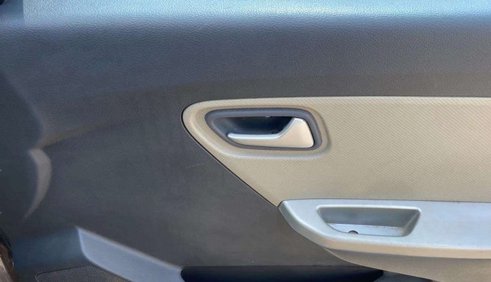 2015 Maruti Alto K10 VXI, Petrol, Manual, 92,457 km, Driver Side Door Panels Control