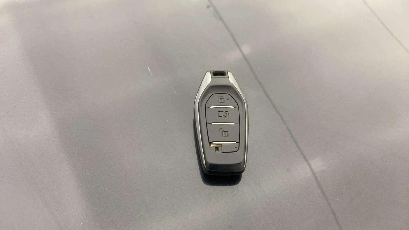 2017 Mahindra XUV500 W10 AT, Diesel, Automatic, 27,491 km, Key Close Up