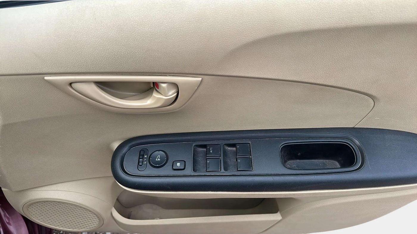 2016 Honda Amaze 1.5L I-DTEC S, Diesel, Manual, 78,898 km, Driver Side Door Panels Control