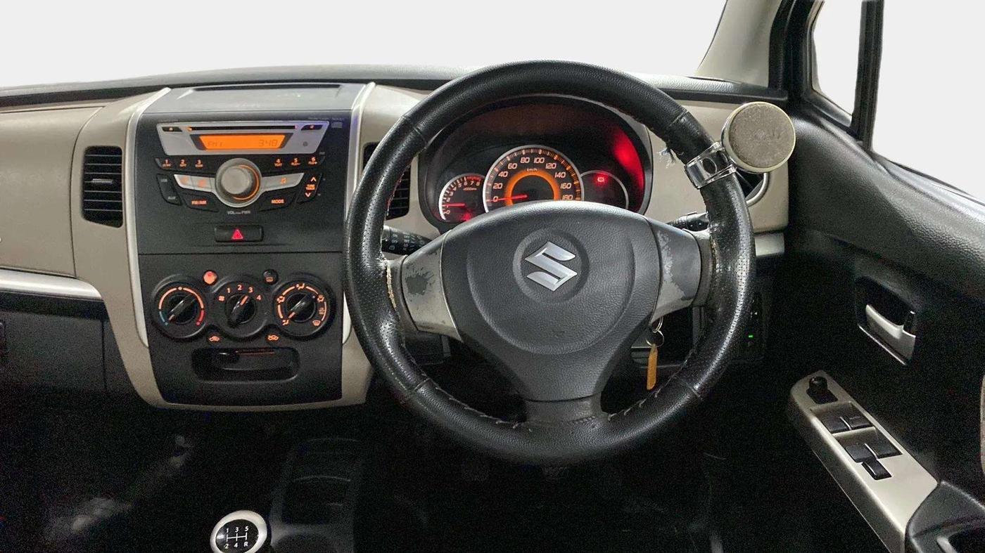 2016 Maruti Wagon R 1.0 VXI, Petrol, Manual, 48,367 km, Steering Wheel Close Up