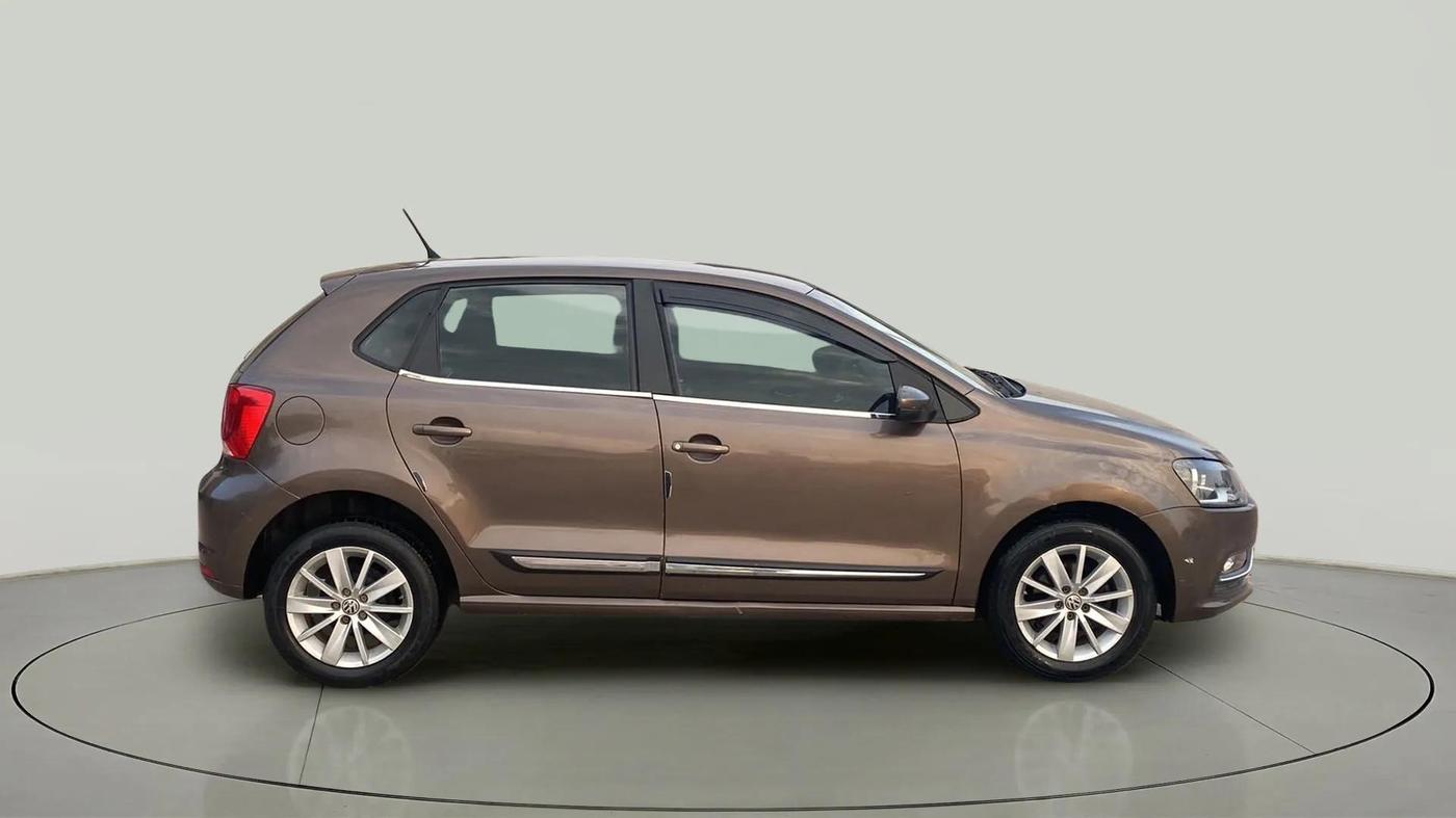 2016 Volkswagen Polo HIGHLINE1.2L, Petrol, Manual, 43,412 km, Right Side View