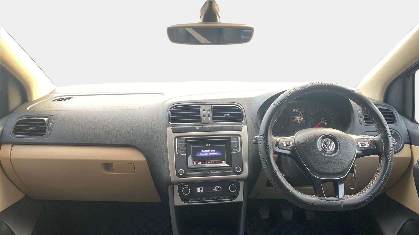 2016 Volkswagen Polo HIGHLINE1.2L, Petrol, Manual, 43,412 km, Dashboard