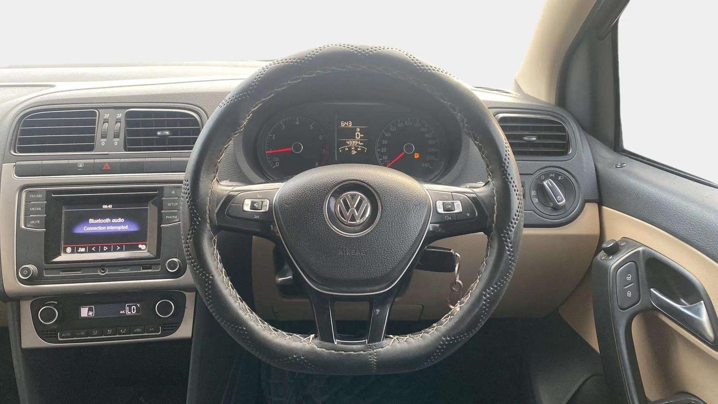 2016 Volkswagen Polo HIGHLINE1.2L, Petrol, Manual, 43,412 km, Steering Wheel Close Up