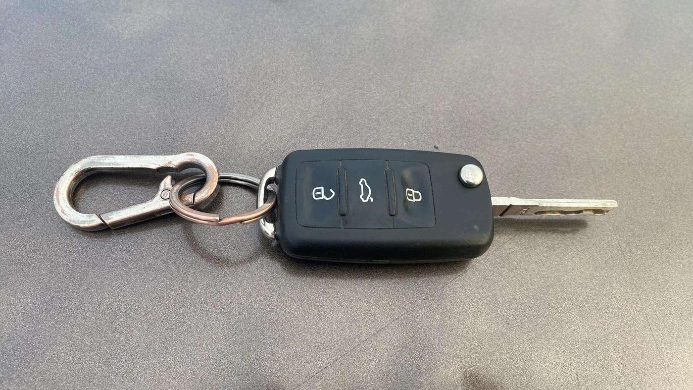2016 Volkswagen Polo HIGHLINE1.2L, Petrol, Manual, 43,412 km, Key Close Up