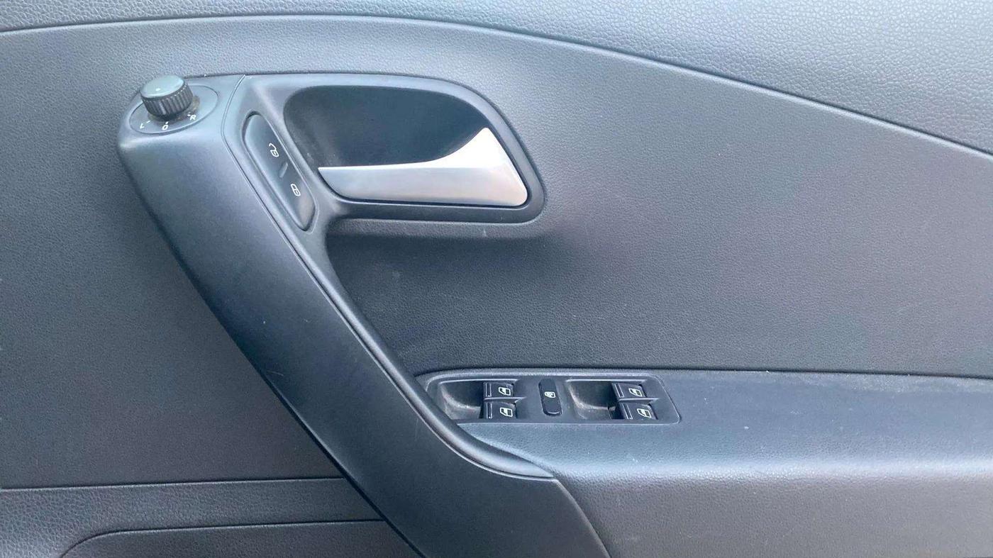 2022 Volkswagen Polo HIGHLINE PLUS 1.0L TSI, Petrol, Manual, 38,031 km, Driver Side Door Panels Control