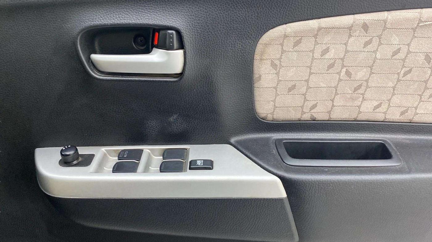 2015 Maruti Wagon R 1.0 VXI, Petrol, Manual, 75,122 km, Driver Side Door Panels Control