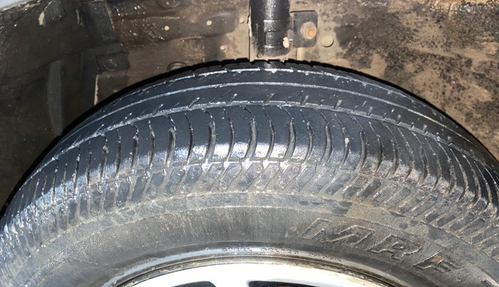 2015 Maruti Swift Dzire VXI, Petrol, Manual, 43,822 km, Left Front Tyre Tread