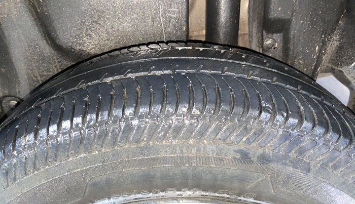 2015 Maruti Swift Dzire VXI, Petrol, Manual, 43,822 km, Left Rear Tyre Tread