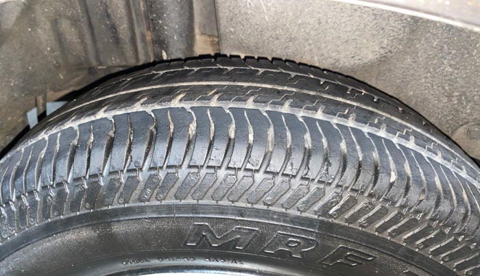 2015 Maruti Swift Dzire VXI, Petrol, Manual, 43,822 km, Right Rear Tyre Tread
