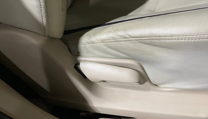 2015 Maruti Swift Dzire VXI, Petrol, Manual, 43,822 km, Driver Side Adjustment Panel