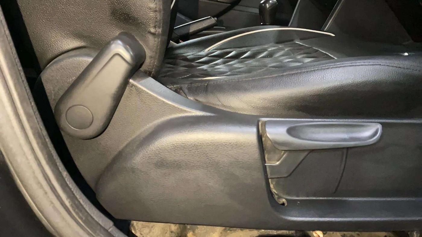 2019 Volkswagen Ameo COMFORTLINE 1.5L, Diesel, Manual, 69,801 km, Driver Side Adjustment Panel