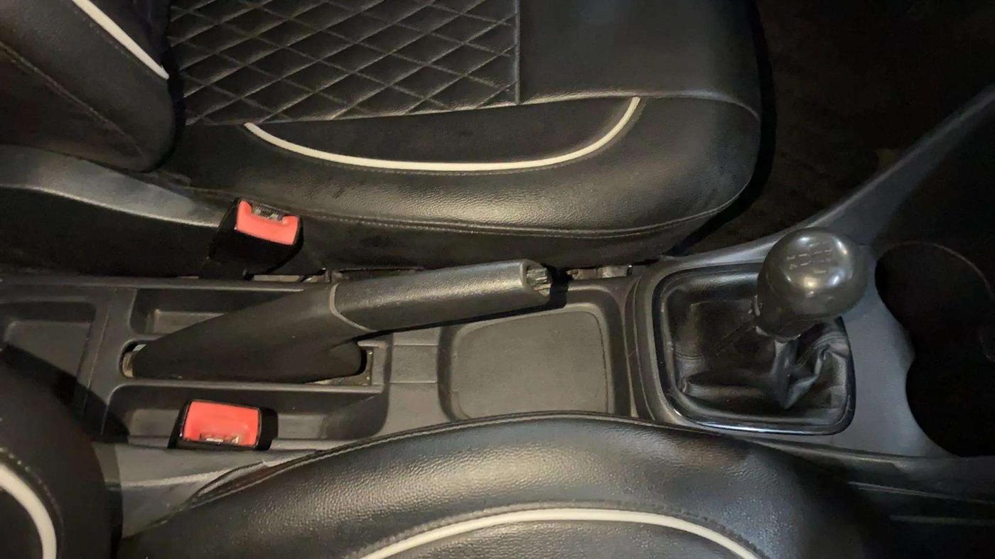 2019 Volkswagen Ameo COMFORTLINE 1.5L, Diesel, Manual, 69,801 km, Gear Lever