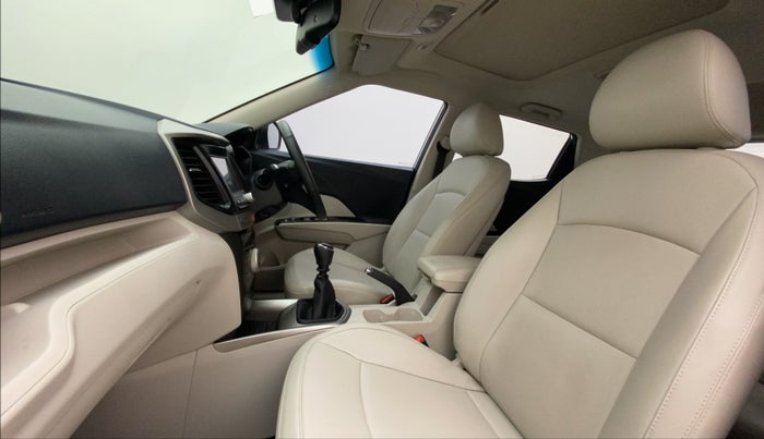 2021 Mahindra XUV300 W8 (O) 1.2 PETROL, Petrol, Manual, 43,066 km, Right Side Front Door Cabin