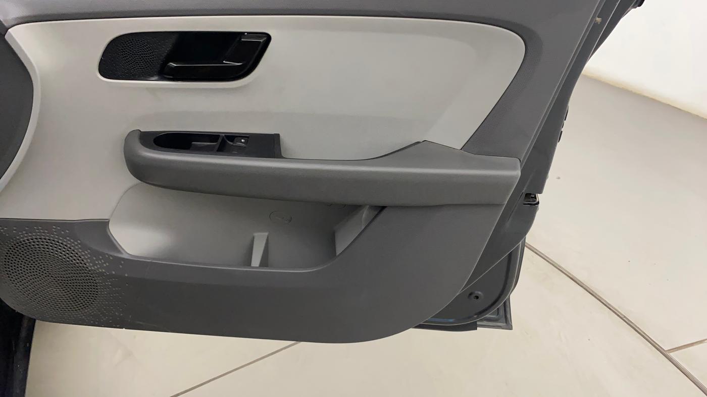 2020 Tata ALTROZ XE PETROL, Petrol, Manual, 37,672 km, Driver Side Door Panels Control