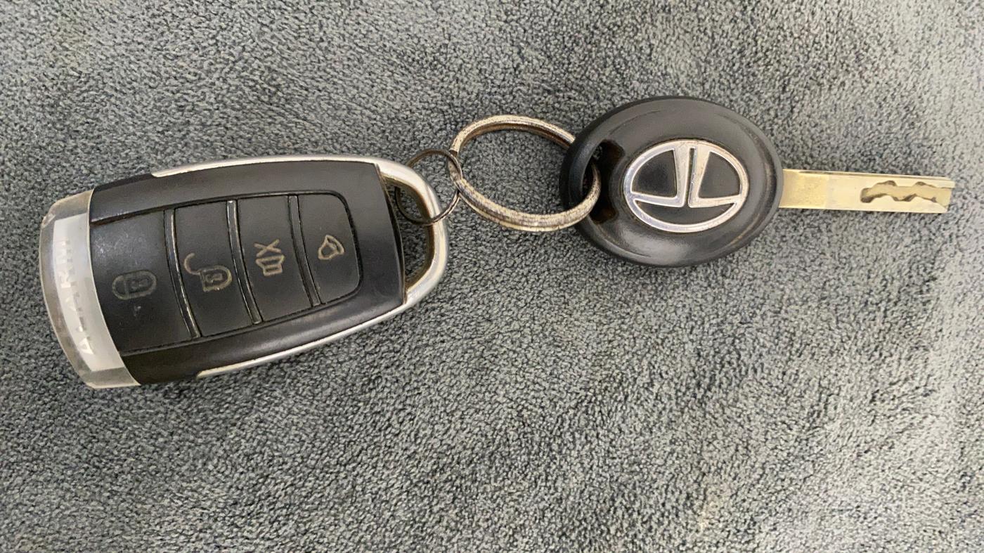 2020 Tata ALTROZ XE PETROL, Petrol, Manual, 37,672 km, Key Close Up