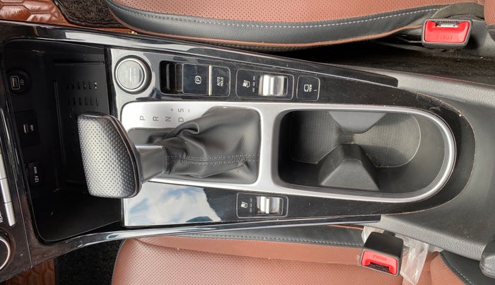 2023 Hyundai ALCAZAR 2.0 SIGNATURE (O) AT 7STR, Petrol, Automatic, 28,041 km, Gear Lever